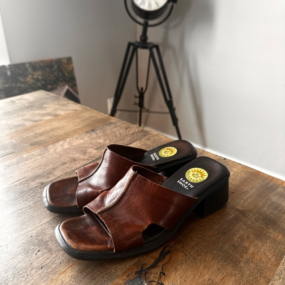 Earth shoe Leather shoe
